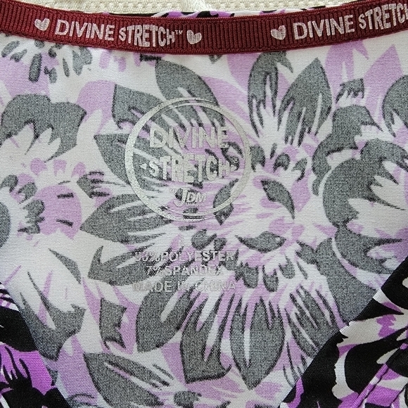 ๐ 4 for $25๐ DIVINE STRETCH V-NECK SCRUB TOP - Picture 4 of 6